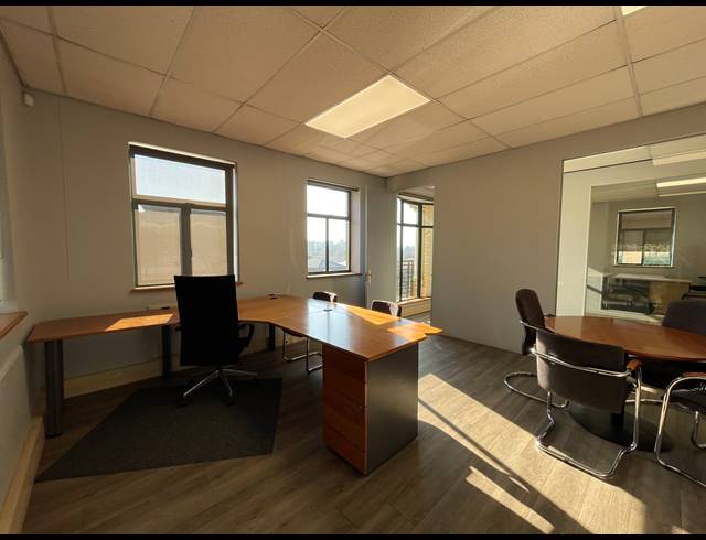 160M² OFFICE TO LET IN LYME PARK